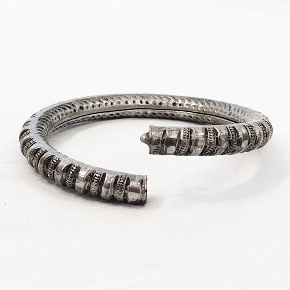 Bundle of Vintage Silver Tribal Bangle Bracelets - Picture 10 of 11